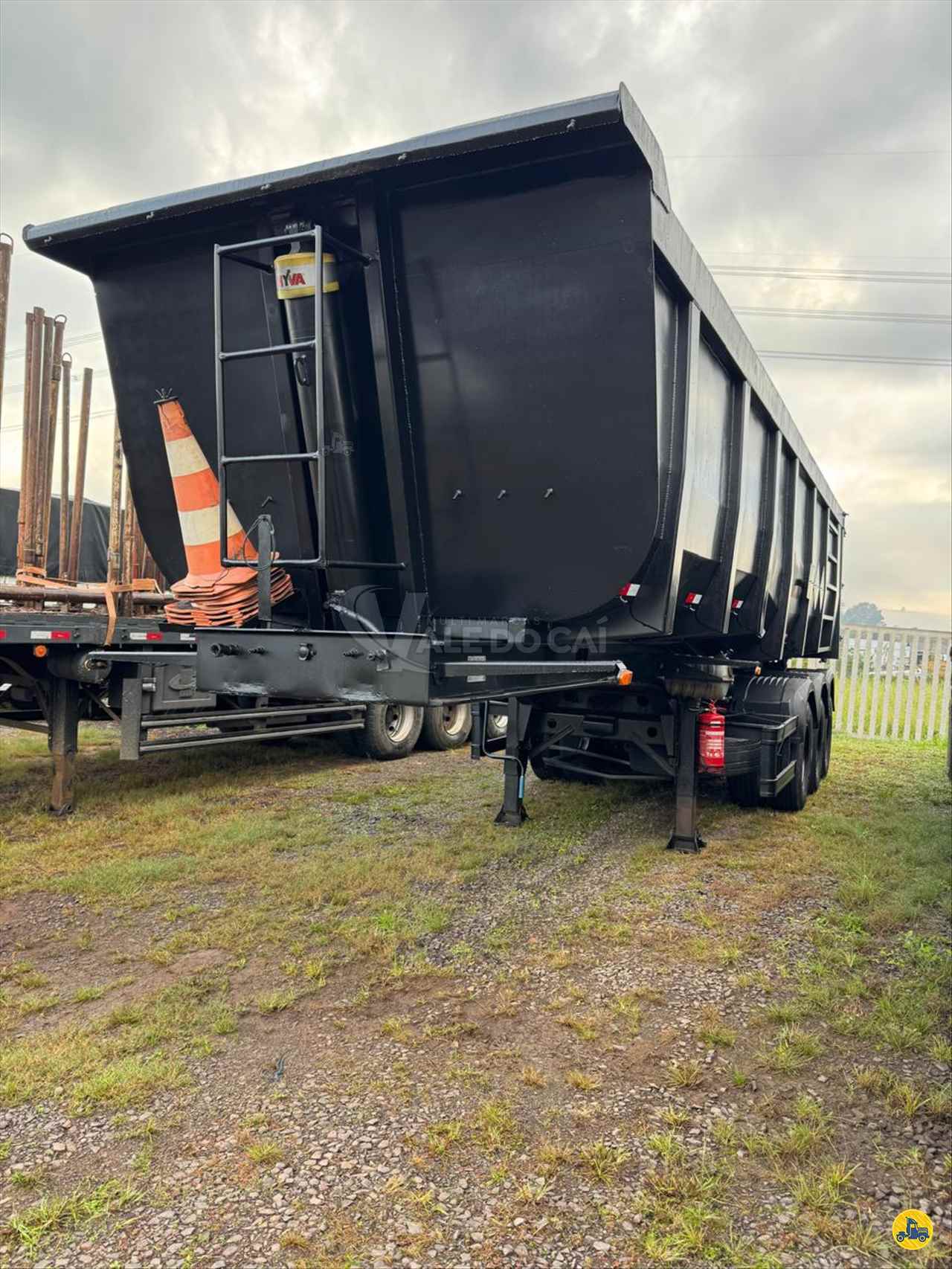 CARRETA SEMI-REBOQUE BASCULANTE Vale do Cai Implementos Rodoviários - Truckvan SAO SEBASTIAO DO CAI RIO GRANDE DO SUL RS